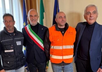 Mario e Fabio, ecco i due “eroi quotidiani” che hanno salvato un uomo dal compattatore dei rifiuti