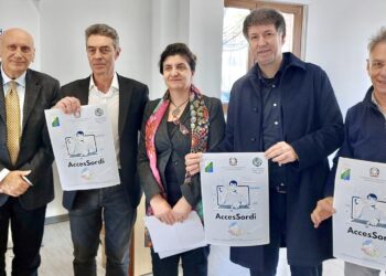 Asl 1, consegnati 7 tablet per agevolare l’accesso ai servizi sanitari delle persone sorde