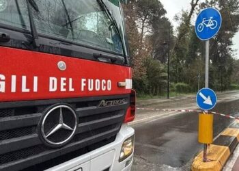 Maltempo sulla costa, il fiume in piena a Pescara fa paura: chiuse alcune zone della città