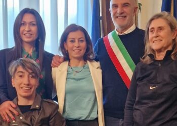 Paola spinge la carrozzina di Roberta per 42 chilometri: la straordinaria impresa di 2 atlete abruzzesi a Dubai