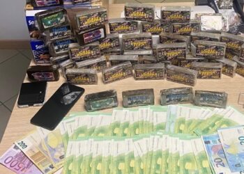 Arrestato giovane aquilano: sequestrati 5 kg di hashish e contanti