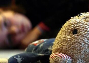 Ragazzina adescata sui social e costretta a girare video a sfondo sessuale