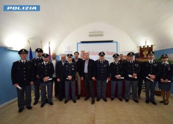 Il Questore di Pescara incontra e premia alcuni poliziotti andati in pensione nel corso dello scorso anno