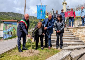 “80 passi per la libertà”: grande partecipazione a Sante Marie per la camminata in occasione dell’80° anniversario della Liberazione