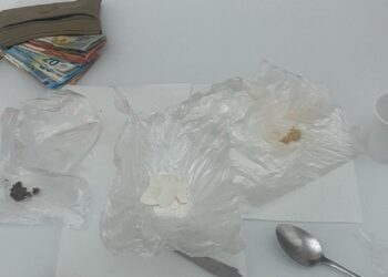 Cocaina, eroina e crack nascosti in casa, arrestata una donna di 50 anni