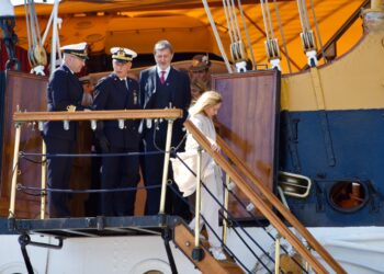 La premier Meloni in Abruzzo, a Ortona sale a bordo dell’Amerigo Vespucci (fotogallery)