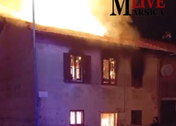 Casa in fiamme a Trasacco: paura in via Garibaldi, sul posto i vigili del fuoco