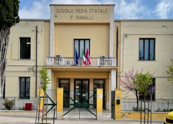 La scuola sia neutrale e imparziale, Associazione Gramsci Abruzzo sull’istituto teramano
