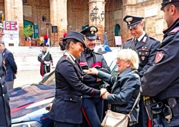 Finto maresciallo truffa un’anziana che gli consegna oro e denaro: arrestato dai carabinieri