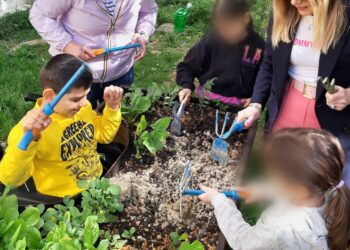 Chieti, inaugurato l’orto accessibile nell’Aula Natura della scuola primaria Selvaiezzi: modello di inclusione e sostenibilità