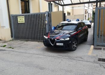 Pescara: fermato 18enne con coltello e bilancino, denunciato dai carabinieri
