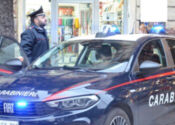 Fuga spericolata per le vie della città, inseguito dai carabinieri: arrestato 33enne