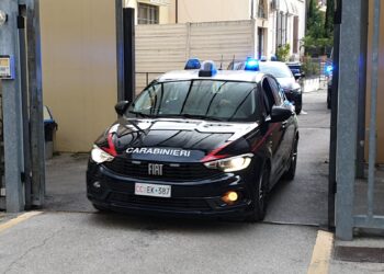 Musica troppo alta, 57enne minaccia i vicini di casa con una pistola