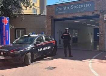 Follia in pronto soccorso, 45enne magrebino picchia un infermiere e aggredisce i carabinieri