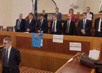 Aumento delle tasse, i consiglieri di minoranza occupano il Consiglio regionale