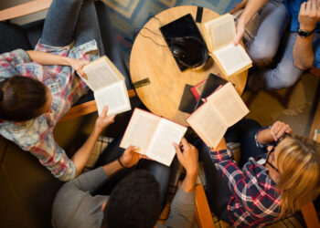 “Poeti controguerre”, la cultura dell’opporsi come bene al male a Pescara