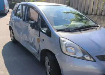 Nuovo incidente sulla Strada parco, bus elettrico contro auto