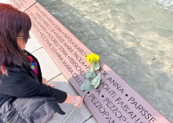 Terremoto, Pezzopane: “Nel silenzio poso il girasole aspettando le 3.32”