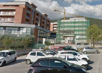 L’Aquila, tragedia al Rotilio Center all’alba: una donna perde la vita