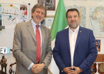 Brindisi con Marsilio, Salvini stappa la polemica sul vino: “I toscani hanno rotto le palle”