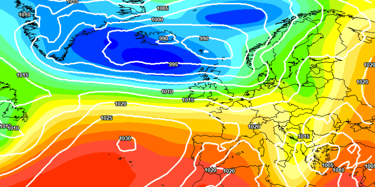 La situazione secondo ECMWF prevista per le ore 14:00 di Domenica 25 Maggio. Sulla nostra regione il cielo appare poco nuvoloso e con un clima fresco