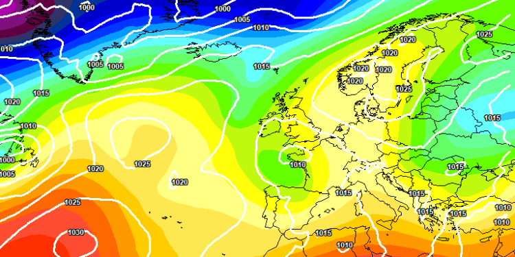 A 500 hpa, secondo il modello europeo ECMWF, Domenica 11 Maggio vedrà questa situazione. In Abruzzo, dopo un avvio discreto, saranno possibili dei rovesci anche a carattere temporalesco nel corso del pomeriggio