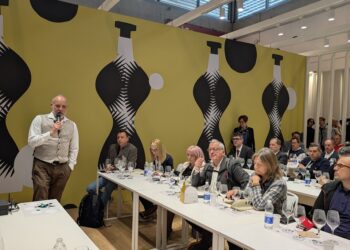 “Vini d’Abruzzo per Bevitori Curiosi” debutta a Vinorum: un viaggio emozionale tra calici e storie