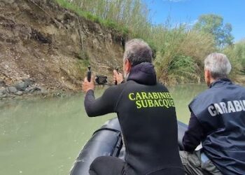 Operazione Fiume sicuro, i carabinieri forestali scoprono un parcheggio sulle sponde del Tirino
