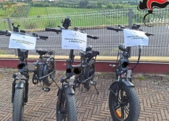 Trasformano bici elettriche in veri e propri ciclomotori: in tre nei guai