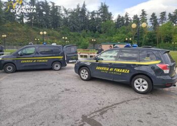 Si lancia dalla finestra e fugge dai finanzieri, ricerche in corso a Canistro per un giovane del posto