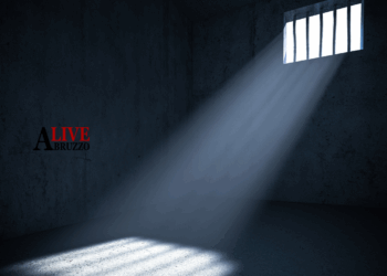 Lanciano cellulari in carcere a Castrogno, fermati dalla polizia penitenziaria