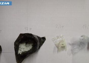 In casa una postazione per lo spaccio di hashish e cocaina: arrestato 29enne