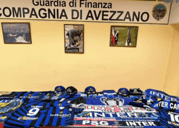 Falsi cappelli, maglie e sciarpe dell’Inter: La Guardia di Finanza di Avezzano sequestra 100 articoli contraffatti