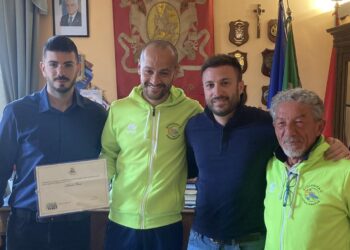 Giulianova, il sindaco premia Antonio Zaini: campione italiano di ultramaratona