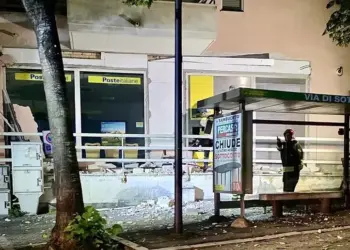 Assalto con esplosivo alle Poste di Pescara, paura fra residenti