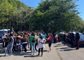 Alunni in visita dai carabinieri: una mattinata entusiasmante e istruttiva