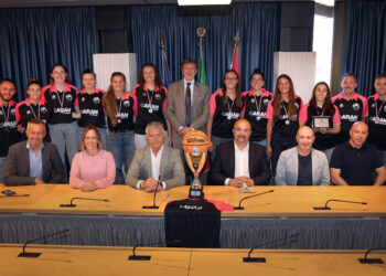 Sport: Marsilio premia le Panthers Roseto per la storica promozione nella A1 di basket femminile