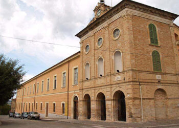 Alanno, respinta in Consiglio comunale mozione su tumulazione animali d’affezione accanto ai proprietari