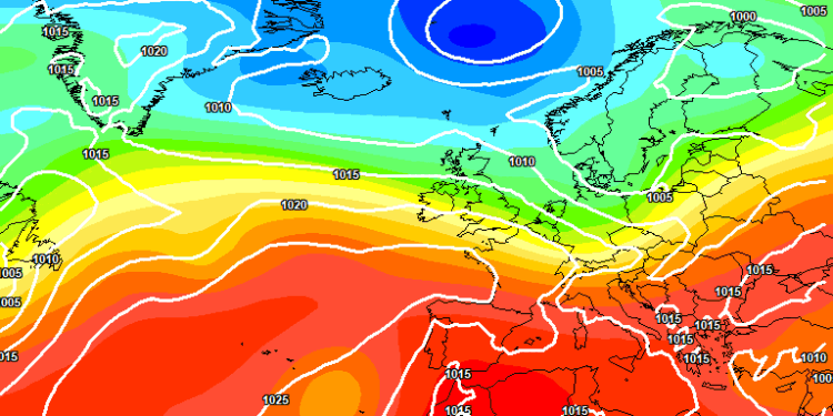 In figura la situazione che prospetta il modello europeo ECMWF per le ore 14:00 di Domenica 8 Maggio. In Abruzzo condizioni di cielo generalmente poco nuvoloso e temperature praticamente estive
