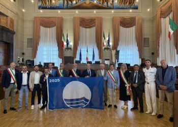 Consegnate a Pescara le Bandiere Blu 2024 ai 16 Comuni abruzzesi premiati per qualità ambientale e sostenibilità