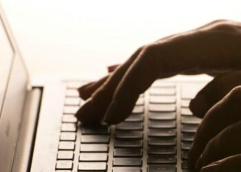 Si finge amico e adesca una 14enne sui social, cinquantenne marsicano rinviato a giudizio