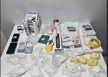 Al lavoro con la droga, un chilo di cocaina nell’armadietto aziendale: arrestato 33enne