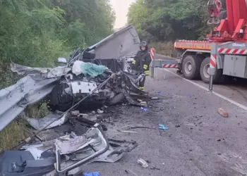 Strage sulla strada in Abruzzo, schianto frontale tra due auto: 4 morti