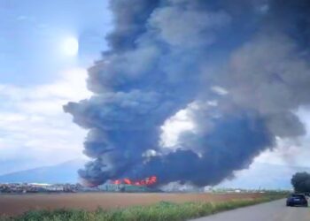 Esplosione devasta la Paf, maxi colonna di fumo nero sovrasta la Marsica