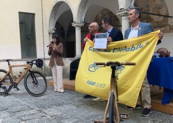 Cerimonia di consegna delle bandiere gialle ComuniCiclabili FIAB a Castel Di Sangro