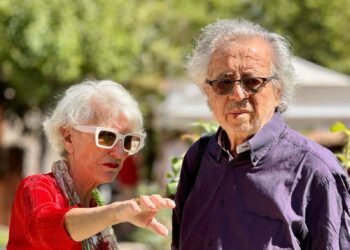 “Seminiamo Arte” arriva all’Orto botanico: natura e creatività si incontrano nel giardino delle peonie