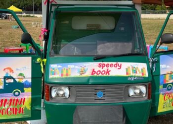 Prima tappa a Pescara dello Speedy Book, l’ape car dell’associazione Domenico Allegrino