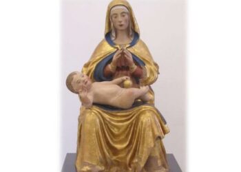 Era in frantumi, torna a nuova vita la scultura della Madonna con Bambino: la presentazione al museo delle Genti