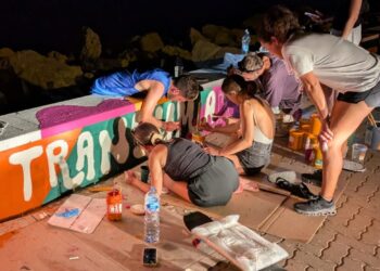 Un murale artistico arricchisce il lungomare di Roseto degli Abruzzi grazie a Transumare Fest e Roseto Art.Lab