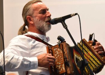 Un omaggio alle radici musicali abruzzesi: a Val Vomano Roppoppò racconta la Saltarella